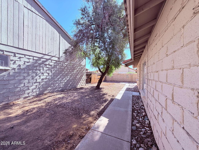 Building Photo - 2705 W Estrella Dr