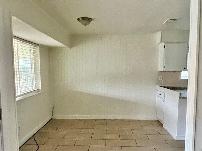 Building Photo - 10806 Humington Dr