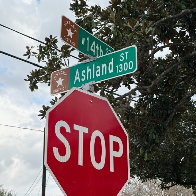 Building Photo - 520 W 14th St