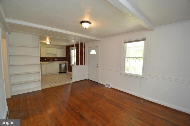 Building Photo - 6201 Shady Side Rd
