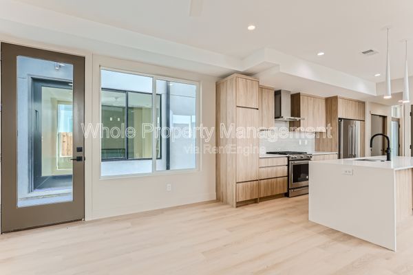 Building Photo - 2321 S High St