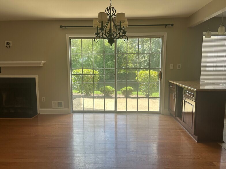 Dining Area/Open Floor Plan - 131 Country Club Dr