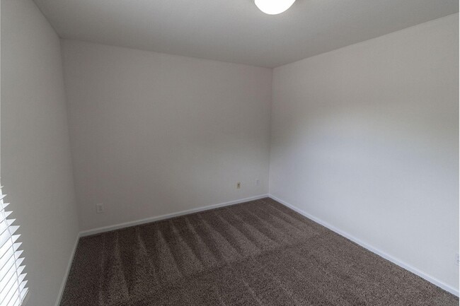 Building Photo - 3300 E St Charles Rd