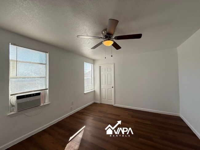 Building Photo - 206 Southlawn Ave