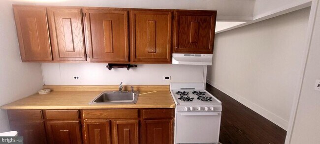 Building Photo - 2243 S Lambert St