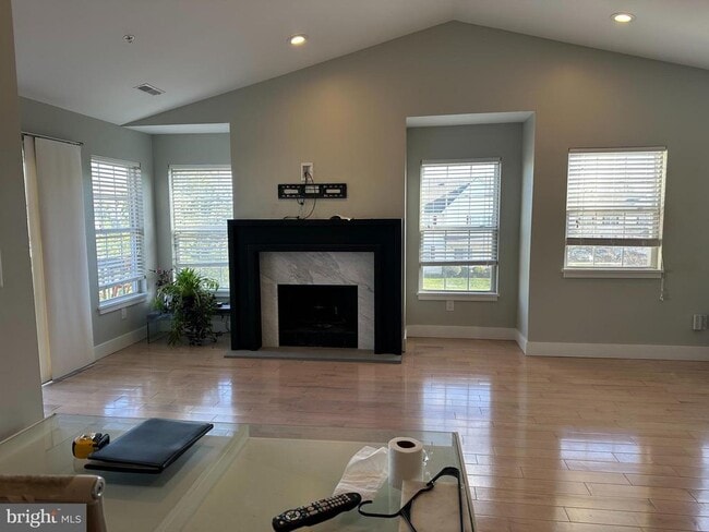 Building Photo - 9 Wagon Wheel Rd