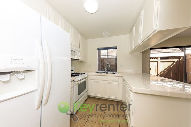 Building Photo - Exclusive Newport Terrace Condos - Trails to the Beach!