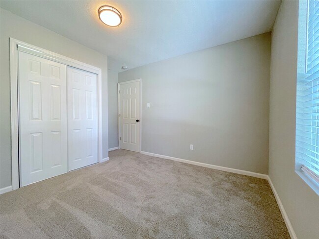 Building Photo - 10015 Old Towne Ln