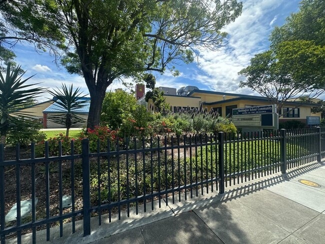 Building Photo - Downtown San Jose- beautifully renovated 3 bed/2 bath house with central heating and A/C