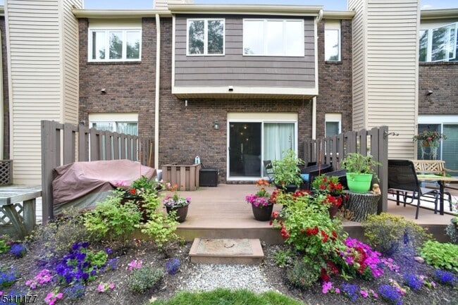 Building Photo - 140 Kingston Ct