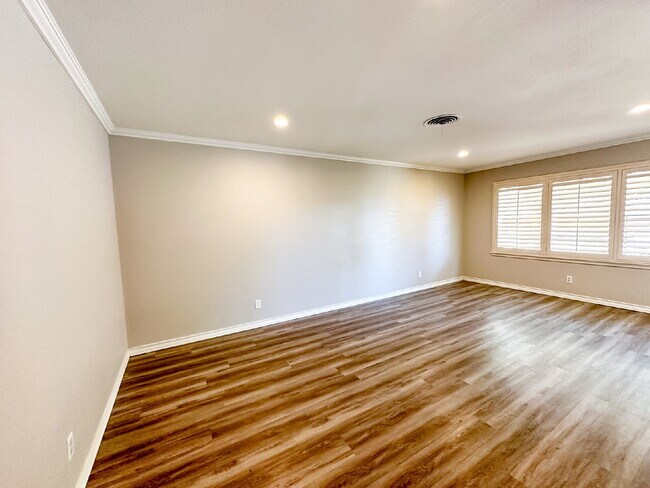 Building Photo - 3/2/2 with lots of updates!
