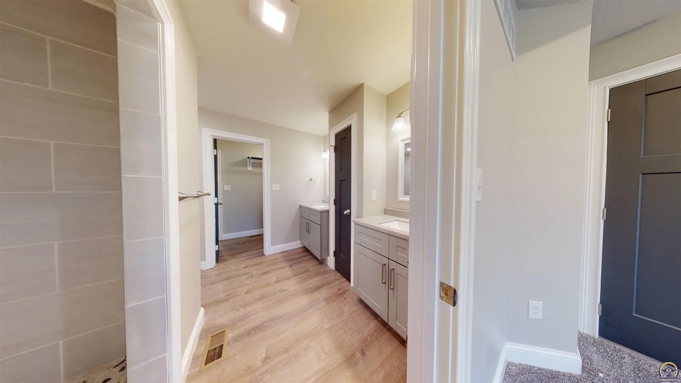 Primary Bath with dual vanities - 3755 SW Summerfield Dr