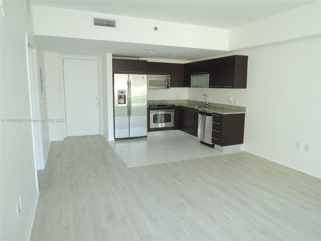 Building Photo - 951 Brickell Ave