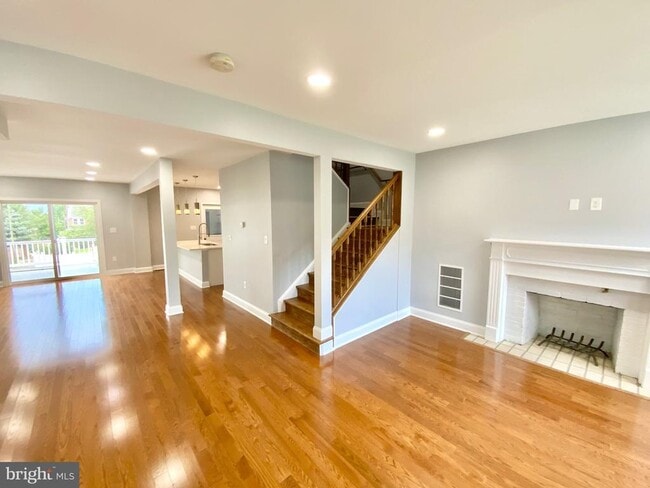Building Photo - 1318 Ingraham St NW