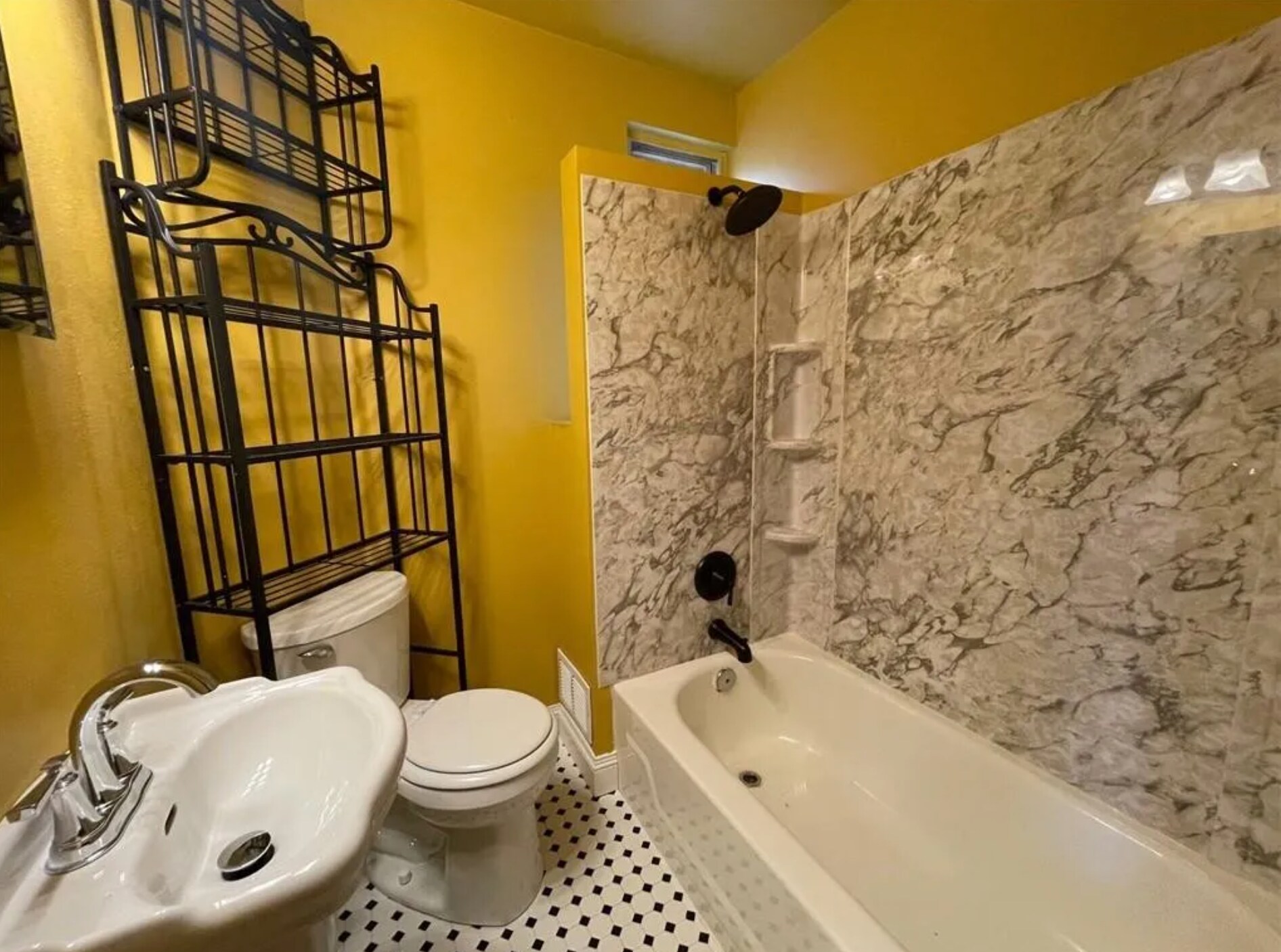 Building Photo - 729 Savannah Ave