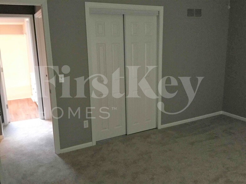 Building Photo - 1904 Wornall Rd