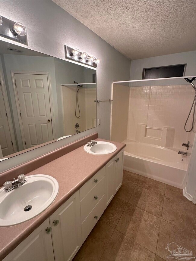 Building Photo - 317 Mizzen Ln