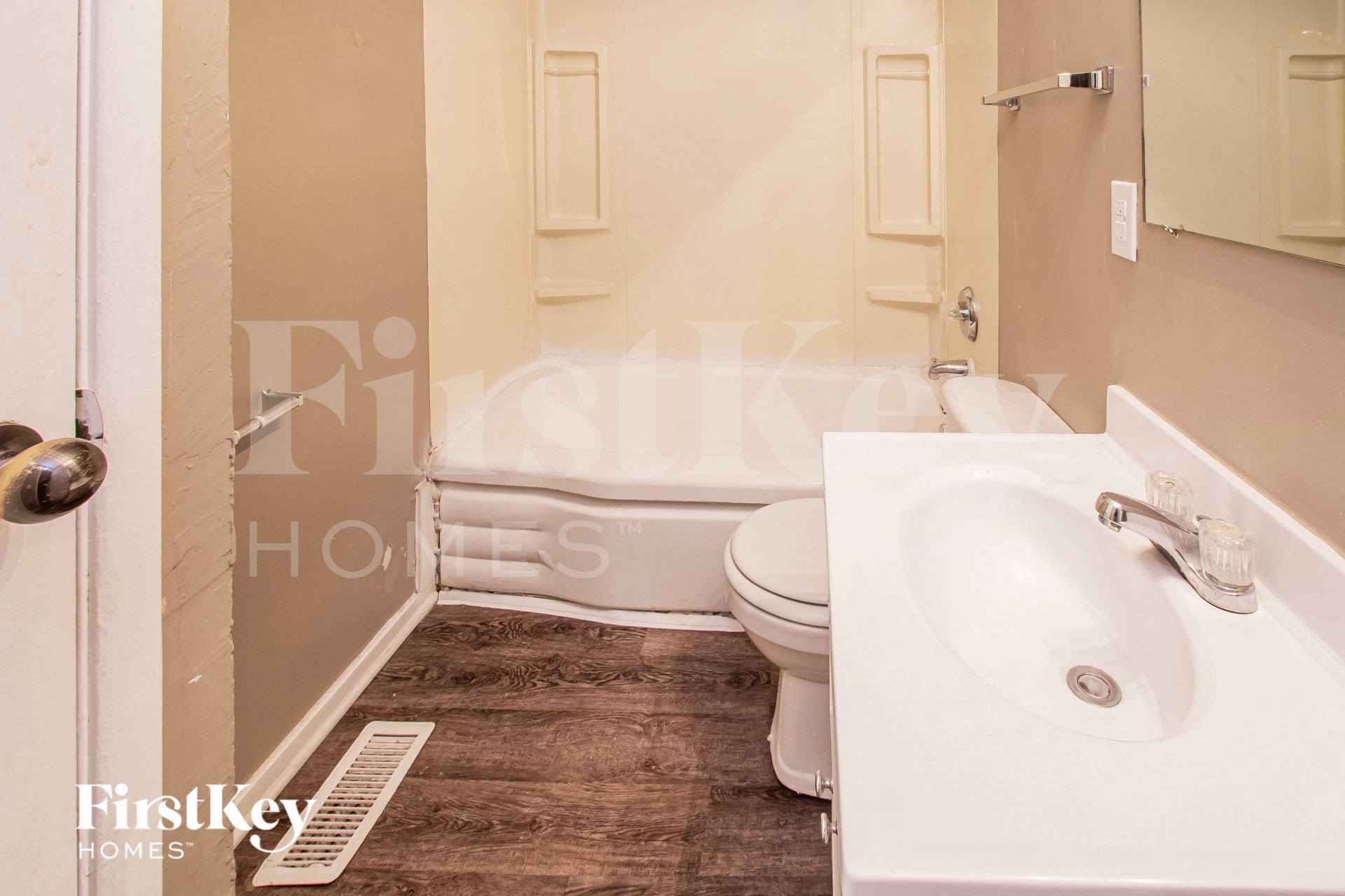 Building Photo - 3107 N Fuller Dr