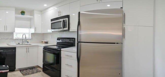 Building Photo - 8901 S Hollybrook Blvd