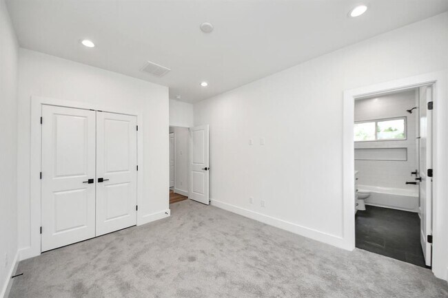 Building Photo - 107 Frawley St