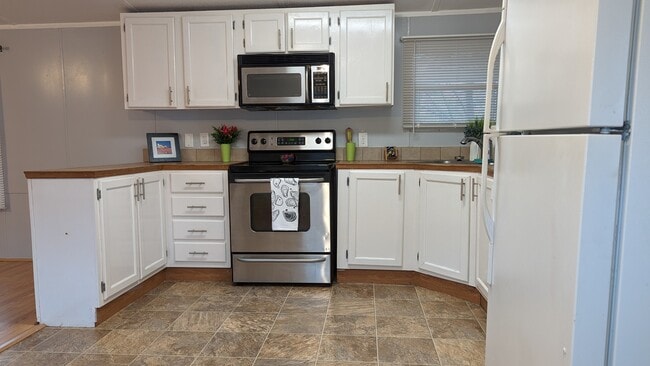Building Photo - 106 Sumac Ln