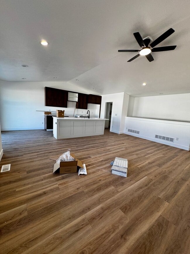 Building Photo - 503 Jeanine Dr