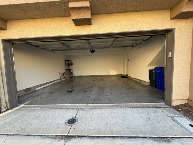 Building Photo - Welcome Home to the Treana Community in Stevenson Ranch 3BR 2 BA