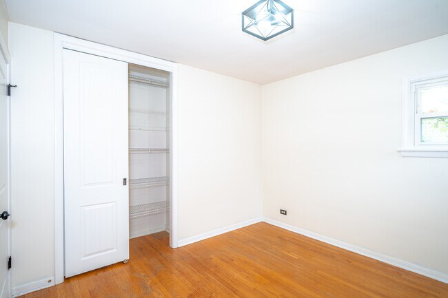 Building Photo - 238 N Yale Ave