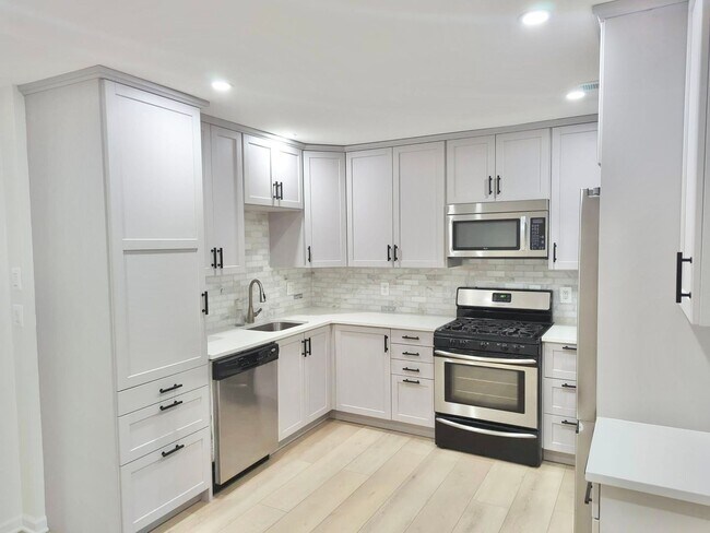 Building Photo - OLD TOWN ALEXANDRIA - MINUTES TO METRO AND PENTAGON