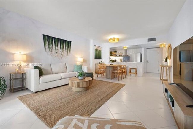 Building Photo - 2301 Collins Ave