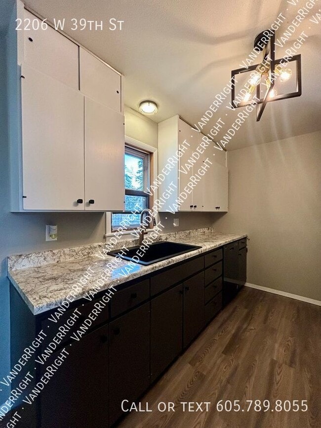 Building Photo - 2206 W 39th St