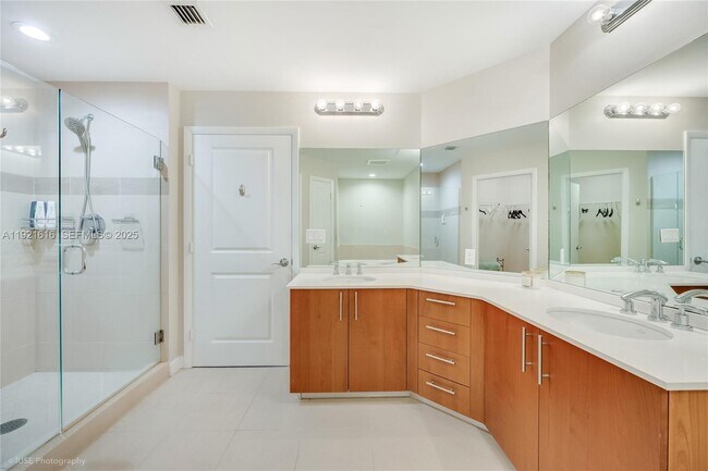 Building Photo - 1945 S Ocean Dr