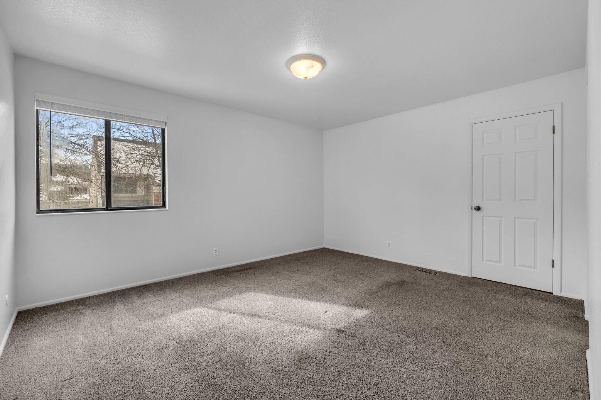 Building Photo - 955 E Essex Court Way