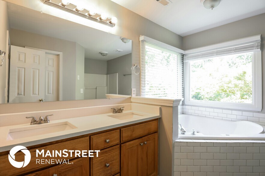 Building Photo - 1511 Groveland Trail