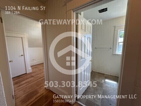 Building Photo - 1104 N Failing St