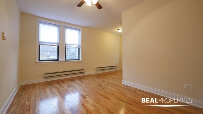 Primary Photo - 818 W Diversey Pkwy