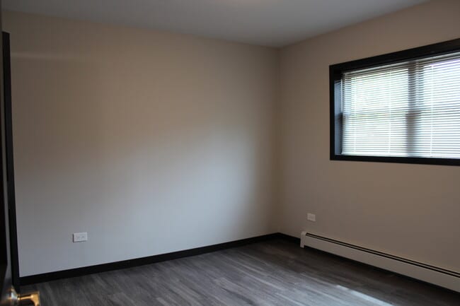 Building Photo - 800 N Hamlin Ave