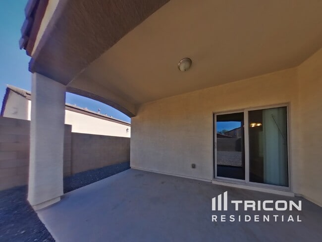 Building Photo - 38169 W Vera Cruz Dr