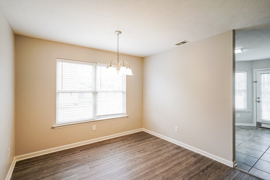 Building Photo - 1825 Lakewood Village Dr