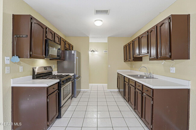 Building Photo - 12528 Martin Bauman Dr