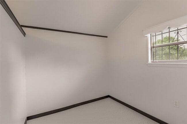 Building Photo - 128 Johnnie St