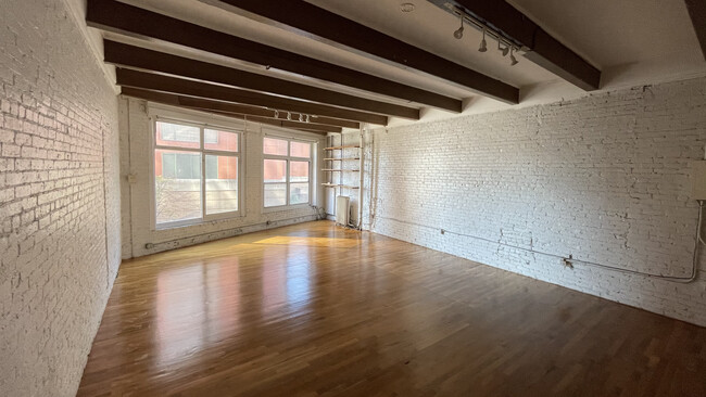 Building Photo - 86 Bedford St