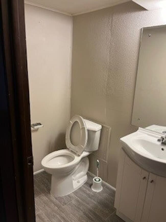 Building Photo - Charming 3 Bedroom, 1.5 Bath Home on the South Side of Kenosha