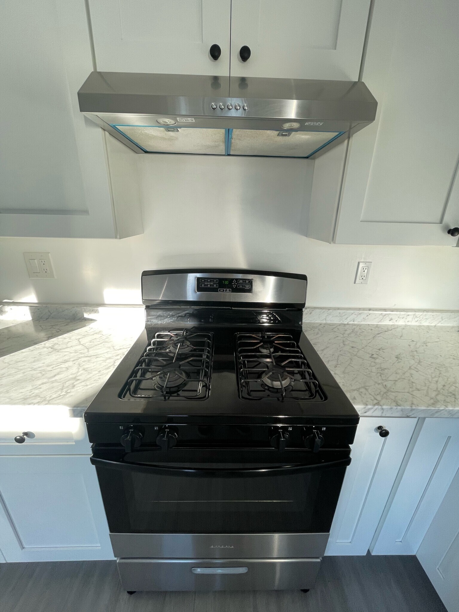 Building Photo - 265 E 69th Way