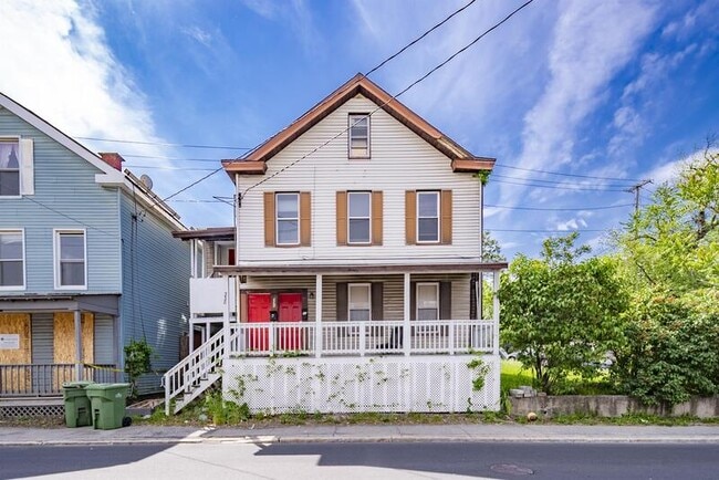 Building Photo - 338 Saratoga St