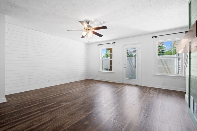 Building Photo - 2128 Victory Gallop Ln