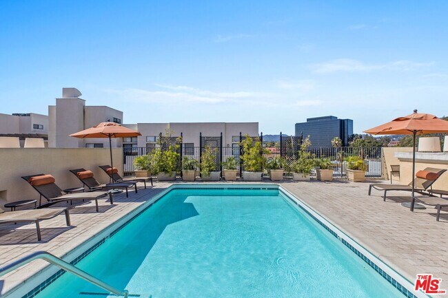 Building Photo - 11500 San Vicente Blvd