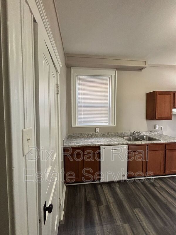 Building Photo - 810 Sunset Ave