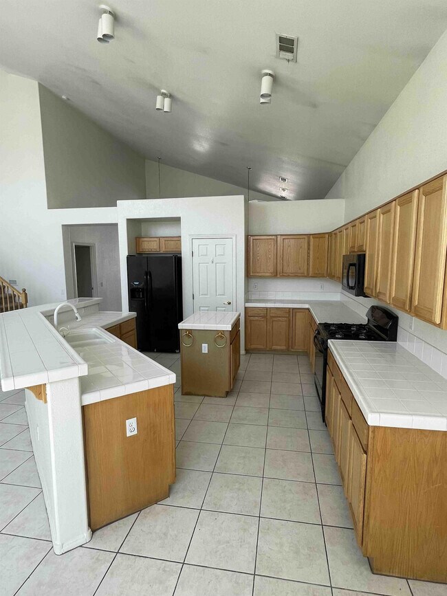 Building Photo - 8609 Highland View