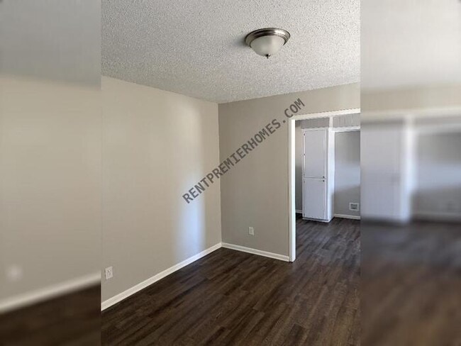 Building Photo - 10801 Excalibur Dr